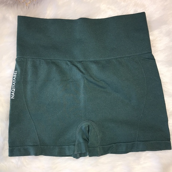 SOLD🆕 Green Workout High Waisted Shorts - Picture 3 of 3